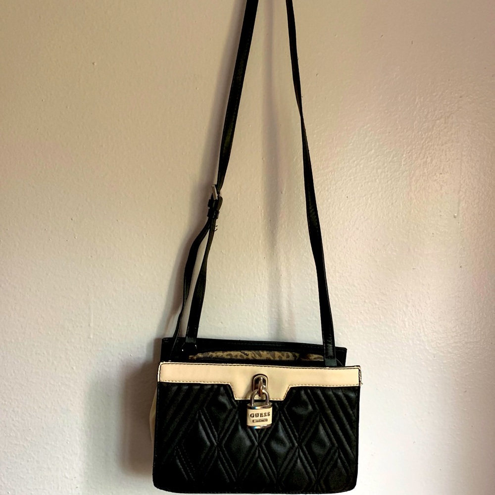 ✨Lovely Guess small purse✨